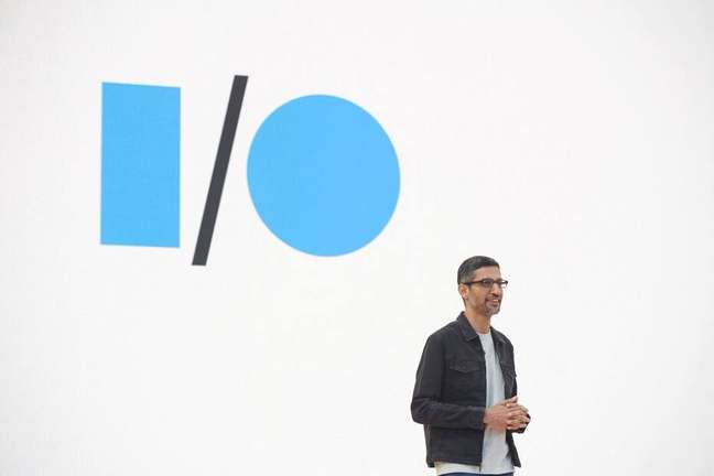 Sundar Pichai, CEO do Google, durante o Google I/O 2022, evento onde a empresa mostrou o LaMDA em ação 