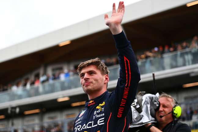 Max Verstappen celebra a pole do GP do Canadá de F1 