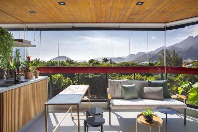 What you need to know before closing your balcony with glazing