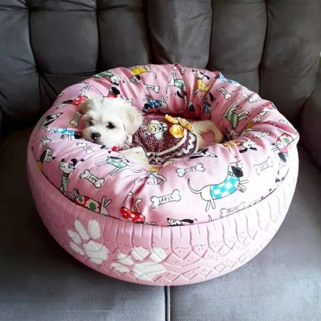 2. Artesanato com pneus: cama de cachorro feito com pneu e tecido. Fonte: Kyka Kayth Pet