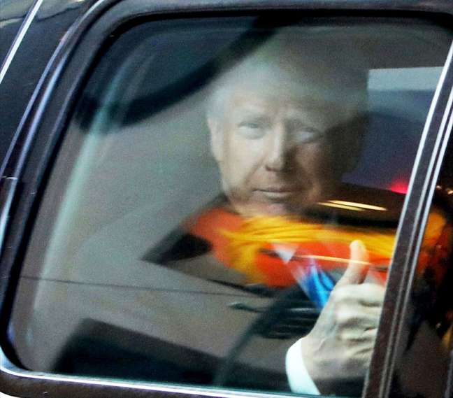 Trump tentou tomar volante do carro presidencial para se juntar a invasores do Capitólio
