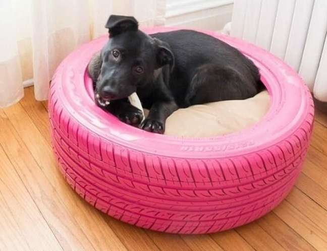 13. Artesanato com pneus: uma ideia super simples de caminha para cachorro. Fonte: Eldorado Parque