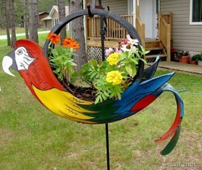31. Decoração em formato de ave de artesanato com pneus. Fonte: Upcycle Art