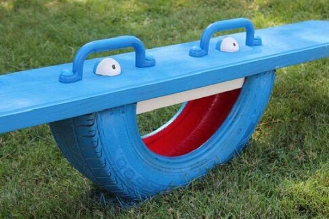 46. Brinquedo infantil feito de artesanato com pneus. Fonte Super Kids