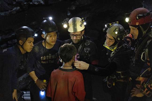 Thirteen Lives: Trailer recreates the dramatic rescue of boys in a flooded cave Thirteen Lives: Trailer recreates the dramatic rescue of boys in a flooded cave