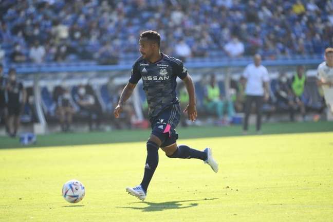 Élber deu uma assistência na goleada do Yokohama Marinos, no Japão (Foto: Divulgação/Yokohama Marinos)