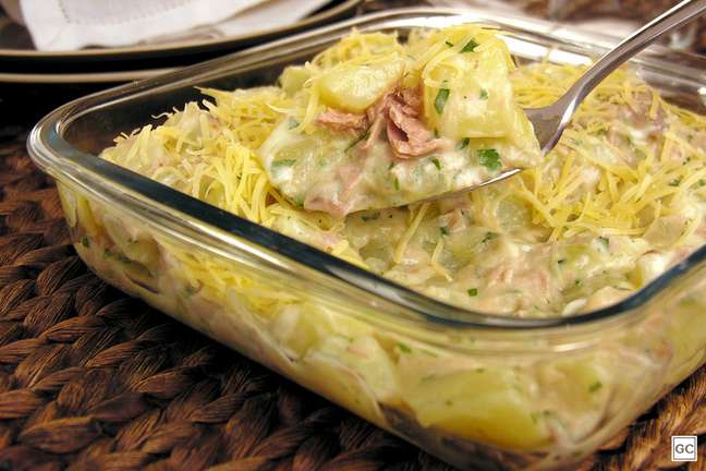 Creamy Potatoes with Tuna - Photo: Guia da Cozinha Creamy Potatoes with Tuna - Photo: Guia da Cozinha