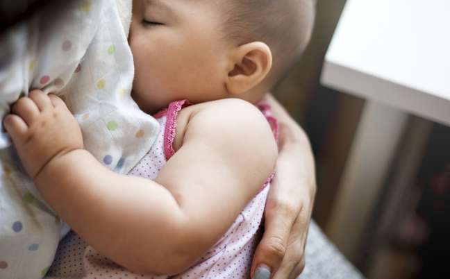 The market clerk tries to stop the mother from breastfeeding: “I started crying”