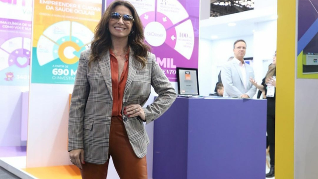 Giovanna Antonelli demonstrates the versatility of the Scottish blazer Giovanna Antonelli demonstrates the versatility of the Scottish blazer