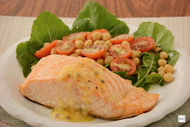 Grilled salmon with passion fruit sauce - Photo: Guia da Cozinha Grilled salmon with passion fruit sauce - Photo: Guia da Cozinha