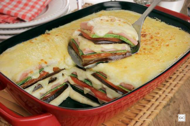 Vegetable lasagna with bechamel - Photo: Guia da Cozinha Vegetable lasagna with bechamel - Photo: Guia da Cozinha