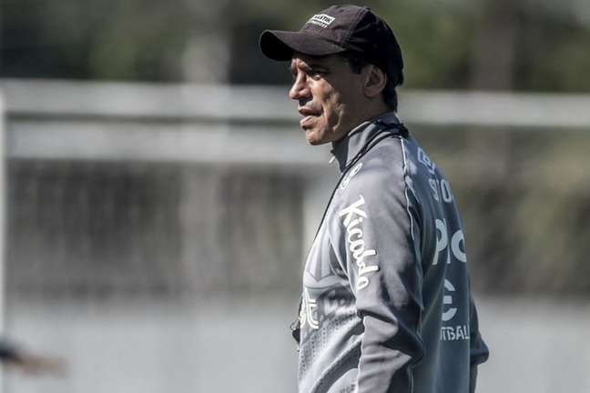 Fabián Bustos terá desafios por três competições diferentes em julho (Foto: Ivan Storti/Santos FC)