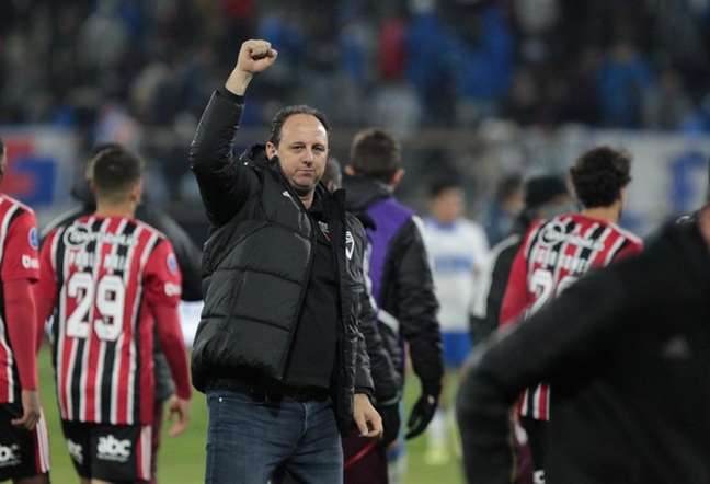 A arbitragem foi criticada por Rogério Ceni durante a coletiva de imprensa (Foto: Rubens Chiri/São Paulo FC)