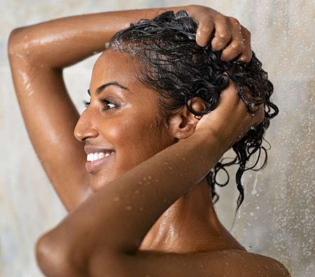Hot baths damage the hair Hot baths damage the hair