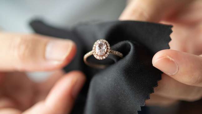 Has the jewelry gone dark? Here’s how to clean and prevent it from happening again Has the jewelry gone dark? Here’s how to clean and prevent it from happening again