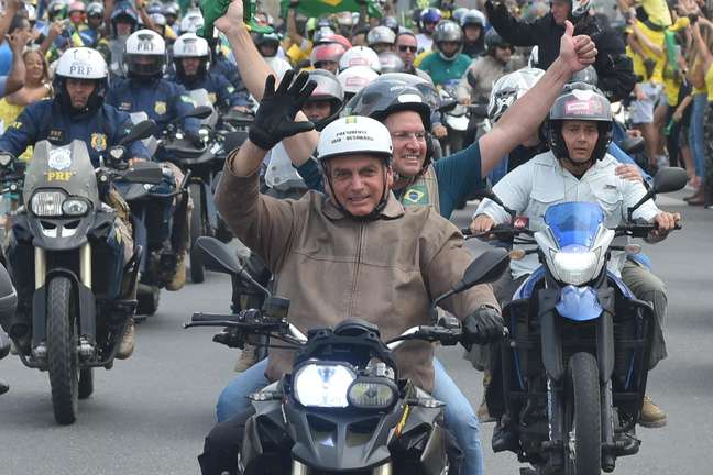 Bolsonaro faz motociata em Salvador 