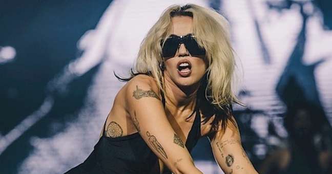 Miley Cyrus is burned again for New Year’s Eve 2023 Miley Cyrus is burned again for New Year’s Eve 2023
