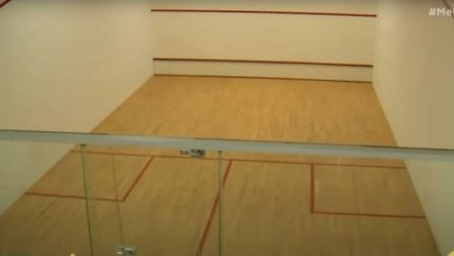 Squash court inside the house (Photo: Play / Band) Squash court inside the house (Photo: Play / Band)