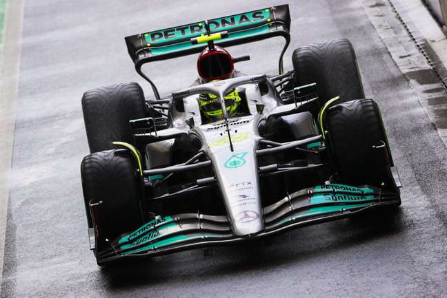 Hamilton na pista molhada de Silverstone