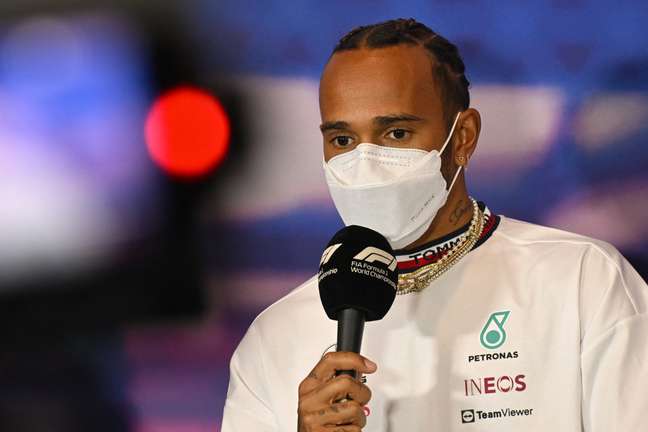 Lewis Hamilton pediu aos torcedores que parem de vaiar Verstappen na Inglaterra 