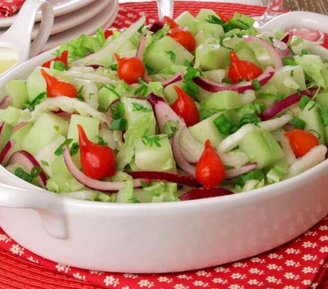 Salada de chuchu (Reprodução / Guia da Cozinha)