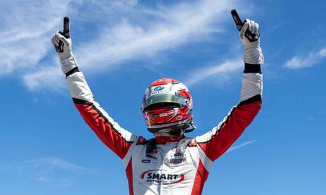 Hunter McElrea celebra primeira vitória na Indy Lights 