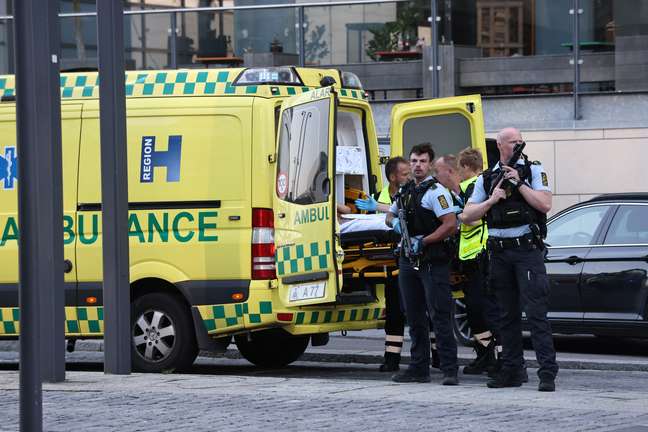 Equipes socorrem vítimas de tiroteio na Dinamarca 