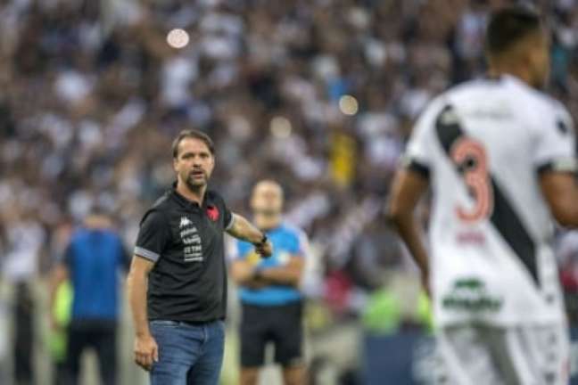 Maurício Souza durante o empate do Vasco com o Sport (Foto: Daniel Ramalho/CRVG)