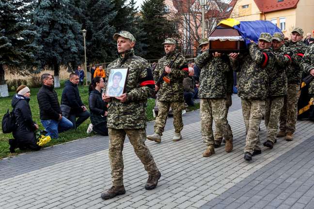 Funeral de soldado ucraniano em Uzhhorod