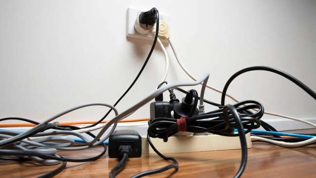 Tips and ways to hide TV and computer cables