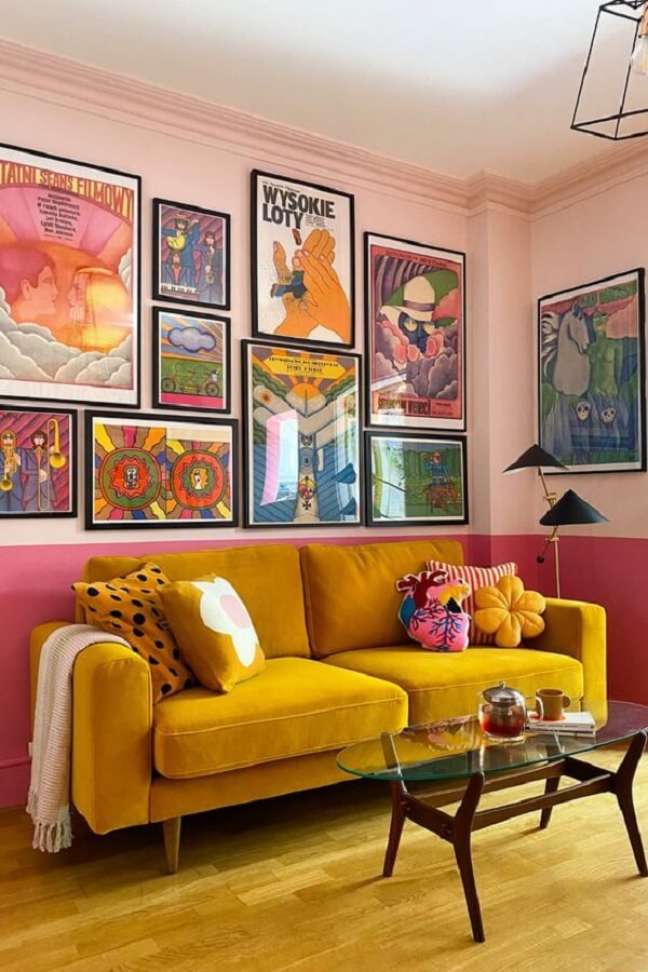 55. Sofá com manta para decoração colorida – Foto Snug Sofa