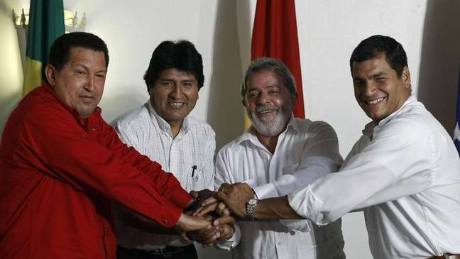 Hugo Chávez, Evo Morales, Lula e Rafael Correa foram protagonistas da "maré rosa" dos governos de esquerda nos anos 2000
