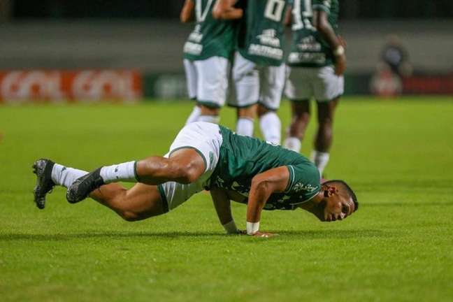 Lucão comemorando gol pelo Bugre (Divulgação/Guarani)