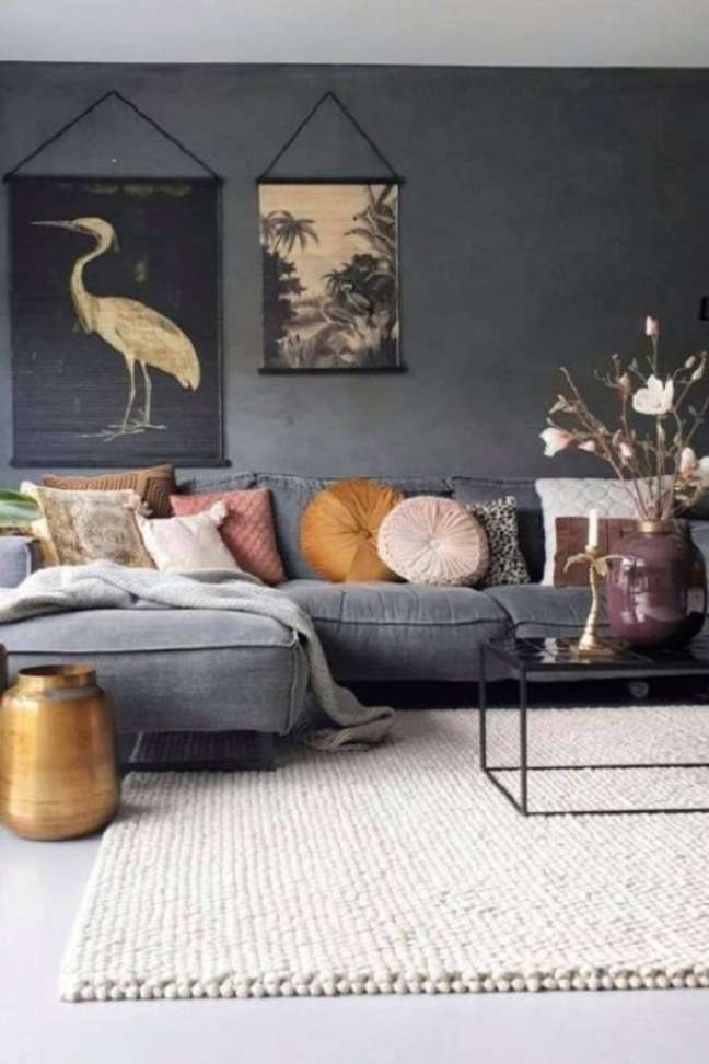 8. Decoração de sofá com manta cinza – Foto Decoholic