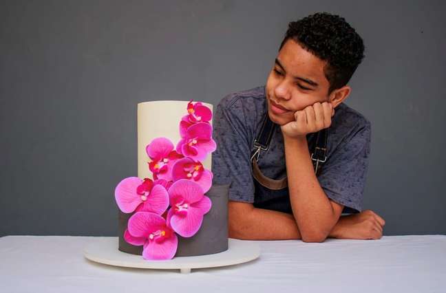 At the age of 14, the pastry chef manages to create decorated cakes At the age of 14, the pastry chef manages to create decorated cakes