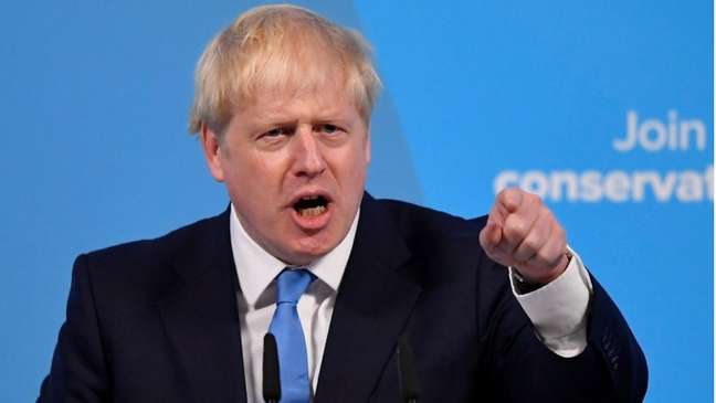 As renúncias ocorrem um mês após Johnson vencer uma votação de desconfiança no Parlamento britânico