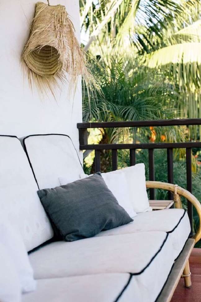 26. Estofado confortável para o sofá de bambu. Fonte: Victoria Smith