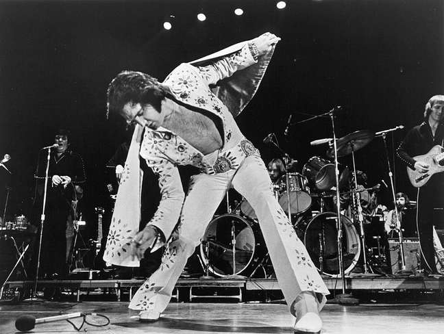Muitos críticos acusam Elvis de ter se apropriado da música negra