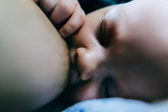 The mother goes viral after a piece of her nipple falls out while breastfeeding
