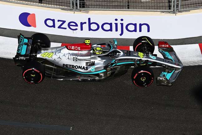 Lewis Hamilton sofreu muito com os quiques no Azerbaijão 
