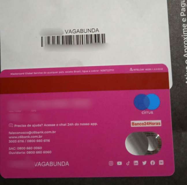 Cartão de crédito veio com sobrenome substituído por xingamento para cliente do MS