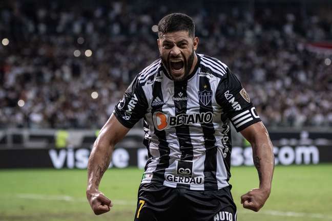 Hulk marca de pênalti e garante o Atlético-MG nas quartas da Libertadores
