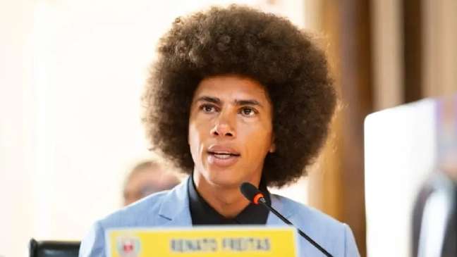 Vereador Renato Freitas durante fala na Câmara Municipal de Curitiba