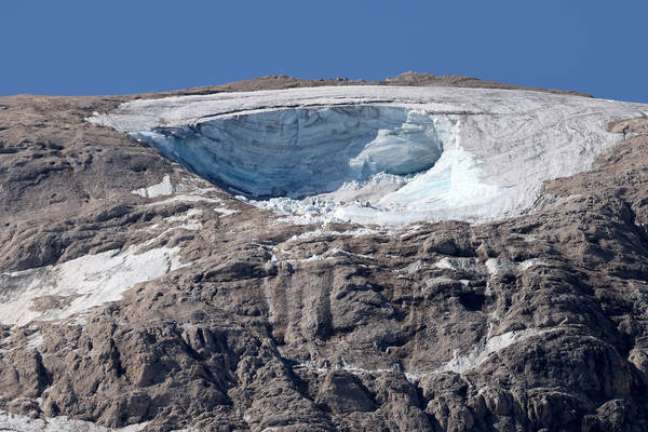 Vista do glaciar da Marmolada, extremo-norte da Itália