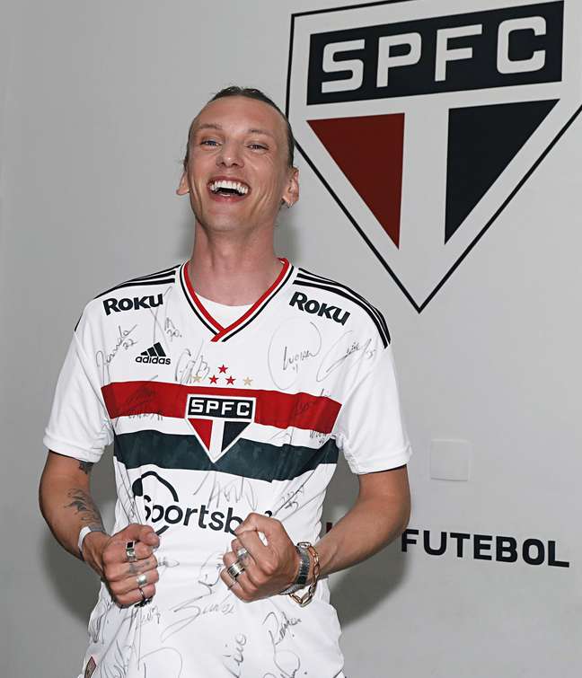 Jamie Campbell Bower of “Stranger Things” joins the crowd at the Sao Paulo game Jamie Campbell Bower of “Stranger Things” joins the crowd at the Sao Paulo game