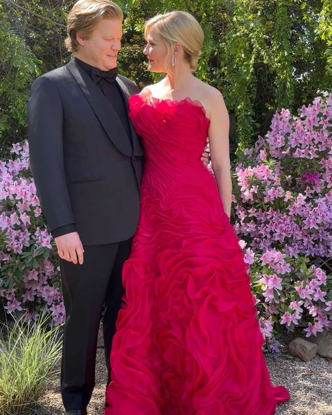 Kirsten Dunst and Jesse Plemons officiate the wedding Kirsten Dunst and Jesse Plemons officiate the wedding