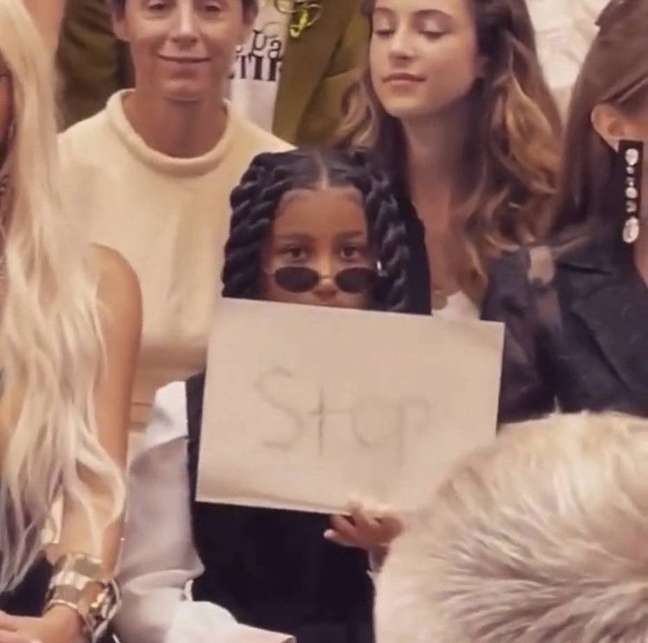 Kim Kardashian explains why North West raised the “stop” sign during the fashion show