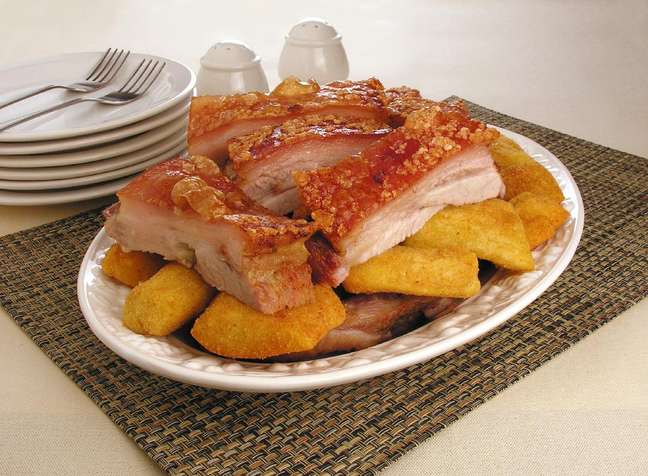 Leitoa à pururuca with breaded cassava - Photo: Reproduction Leitoa à pururuca with breaded cassava - Photo: Reproduction