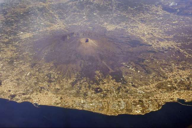 Tourist fell into Mount Vesuvius crater in Italy