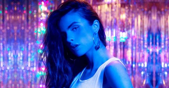 Giulia Be gets the platinum certificate for “Right person, wrong time”